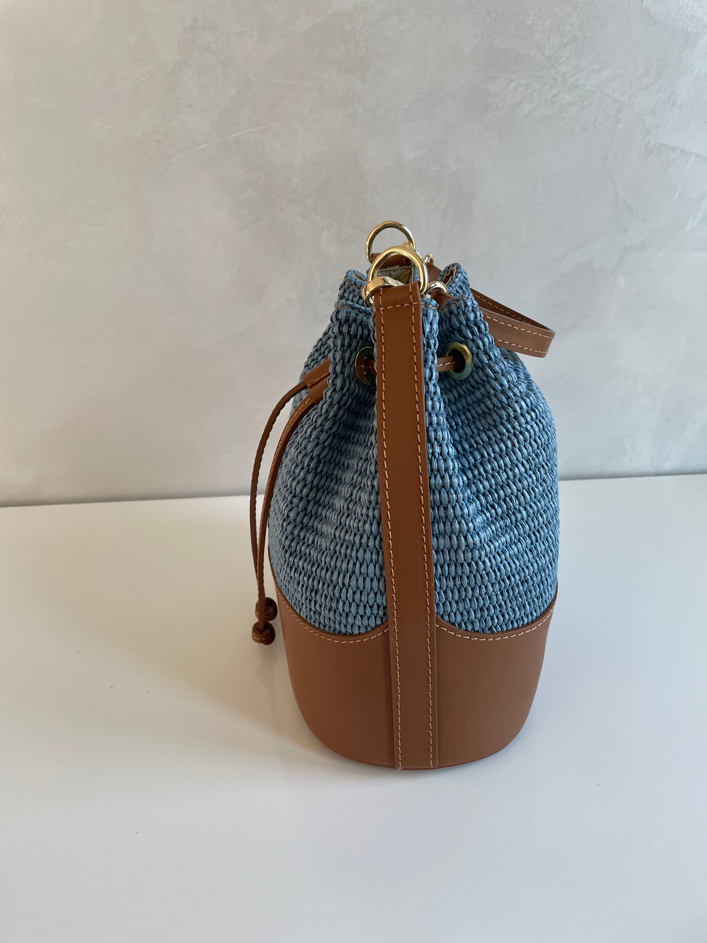 BORSA A SECCHIELLO SARA IN RAFIA E PELLE