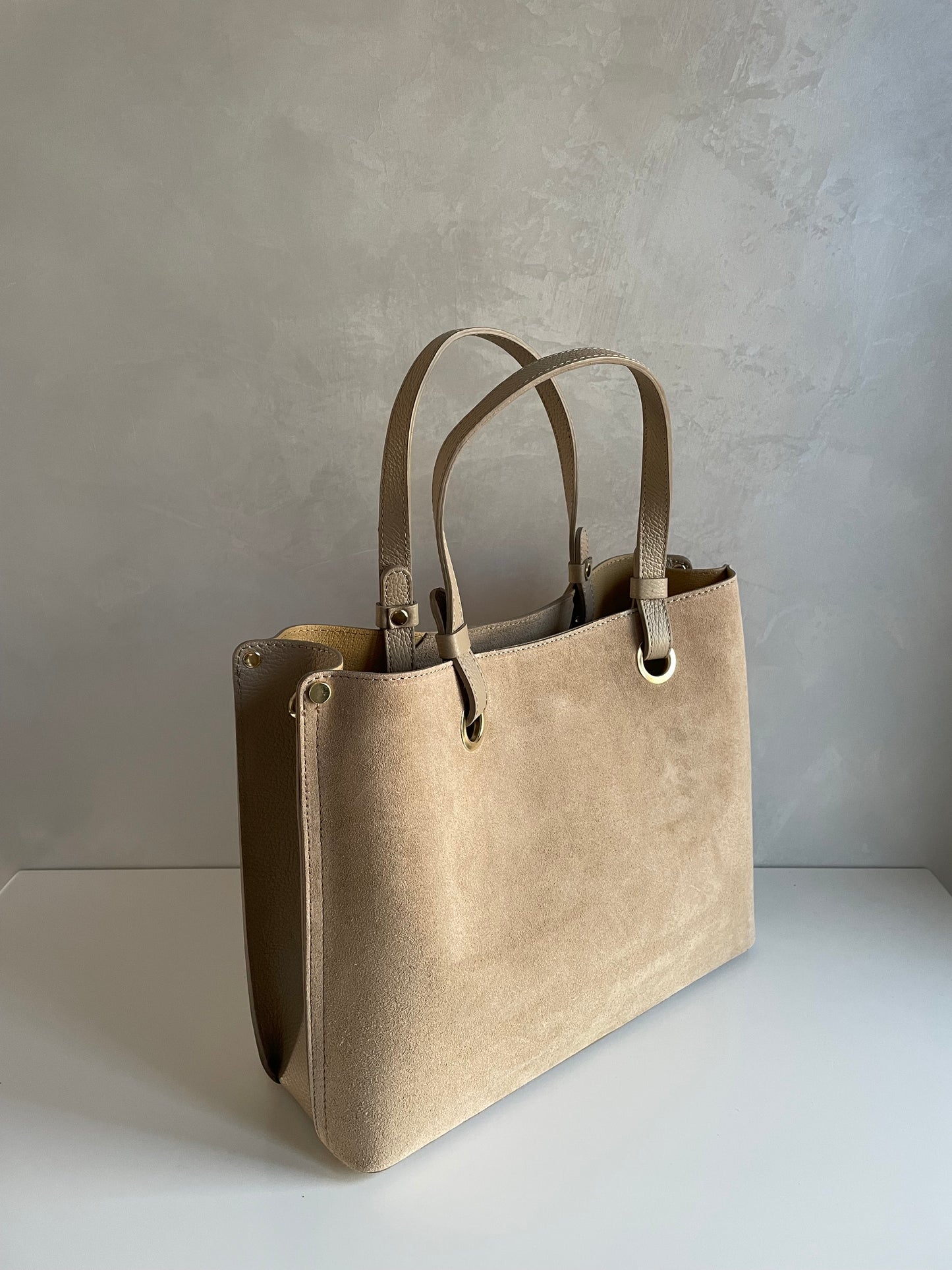 BORSA A SPALLA CARLA IN CAMOSCIO