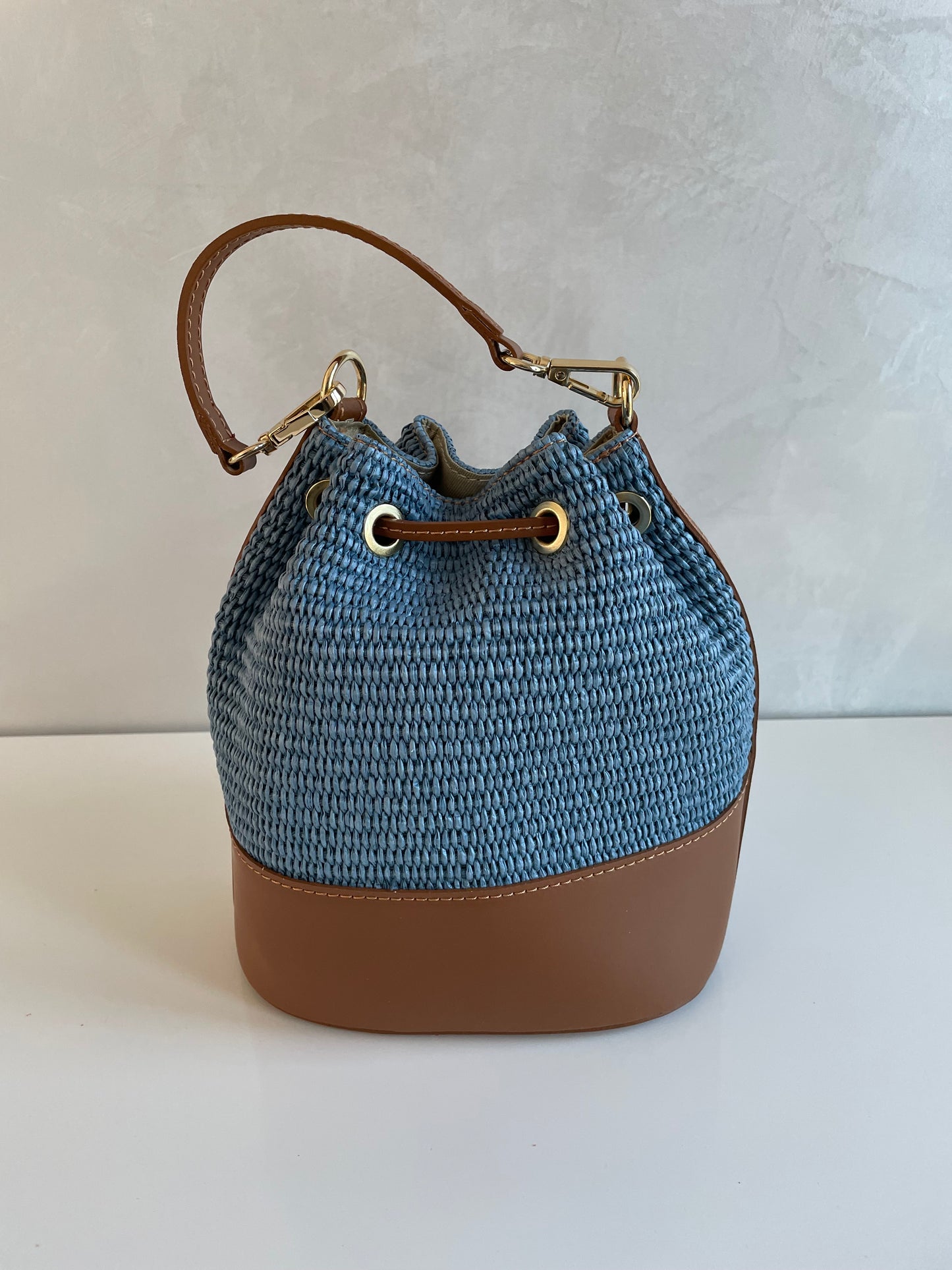BORSA A SECCHIELLO SARA IN RAFIA E PELLE