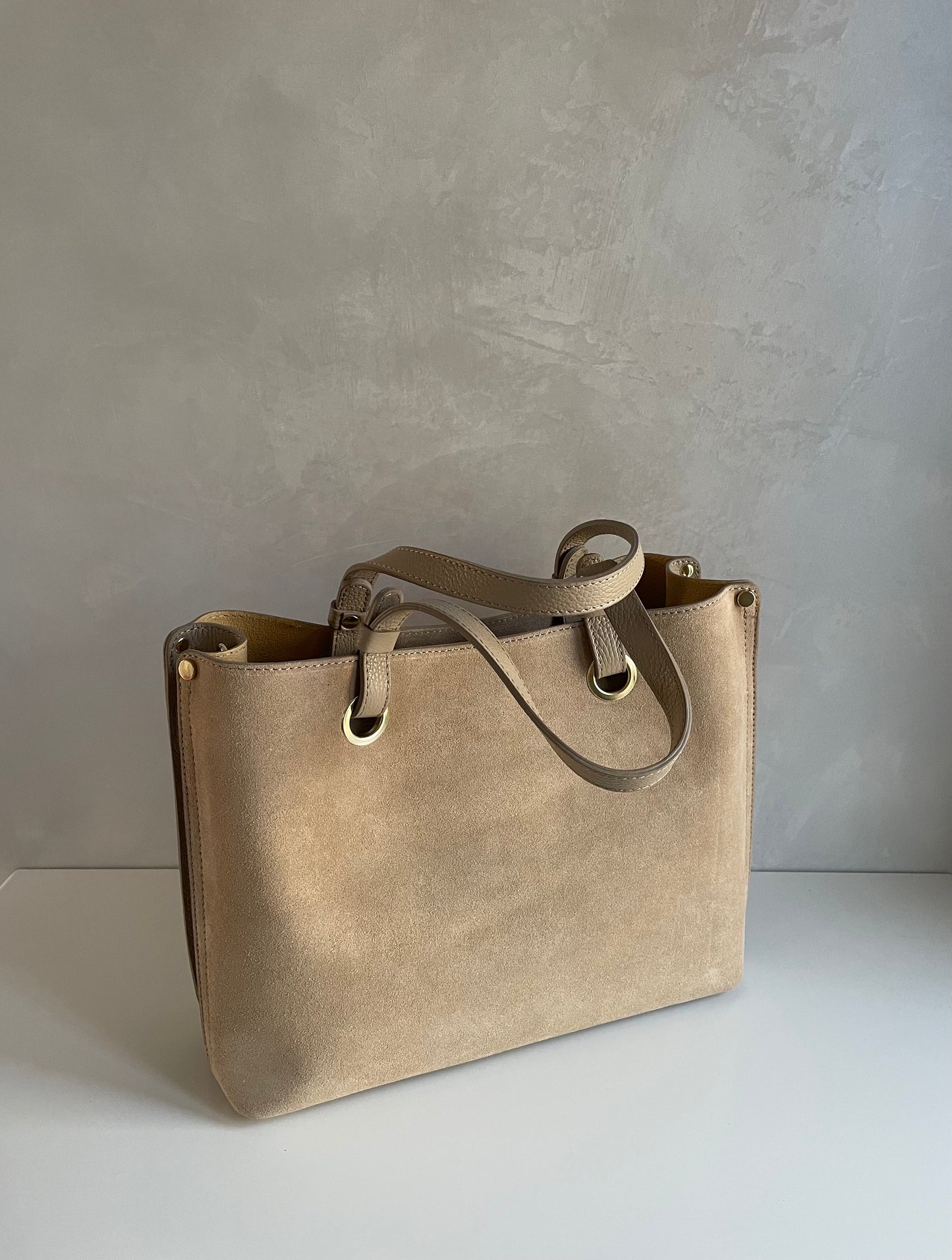BORSA A SPALLA CARLA IN CAMOSCIO