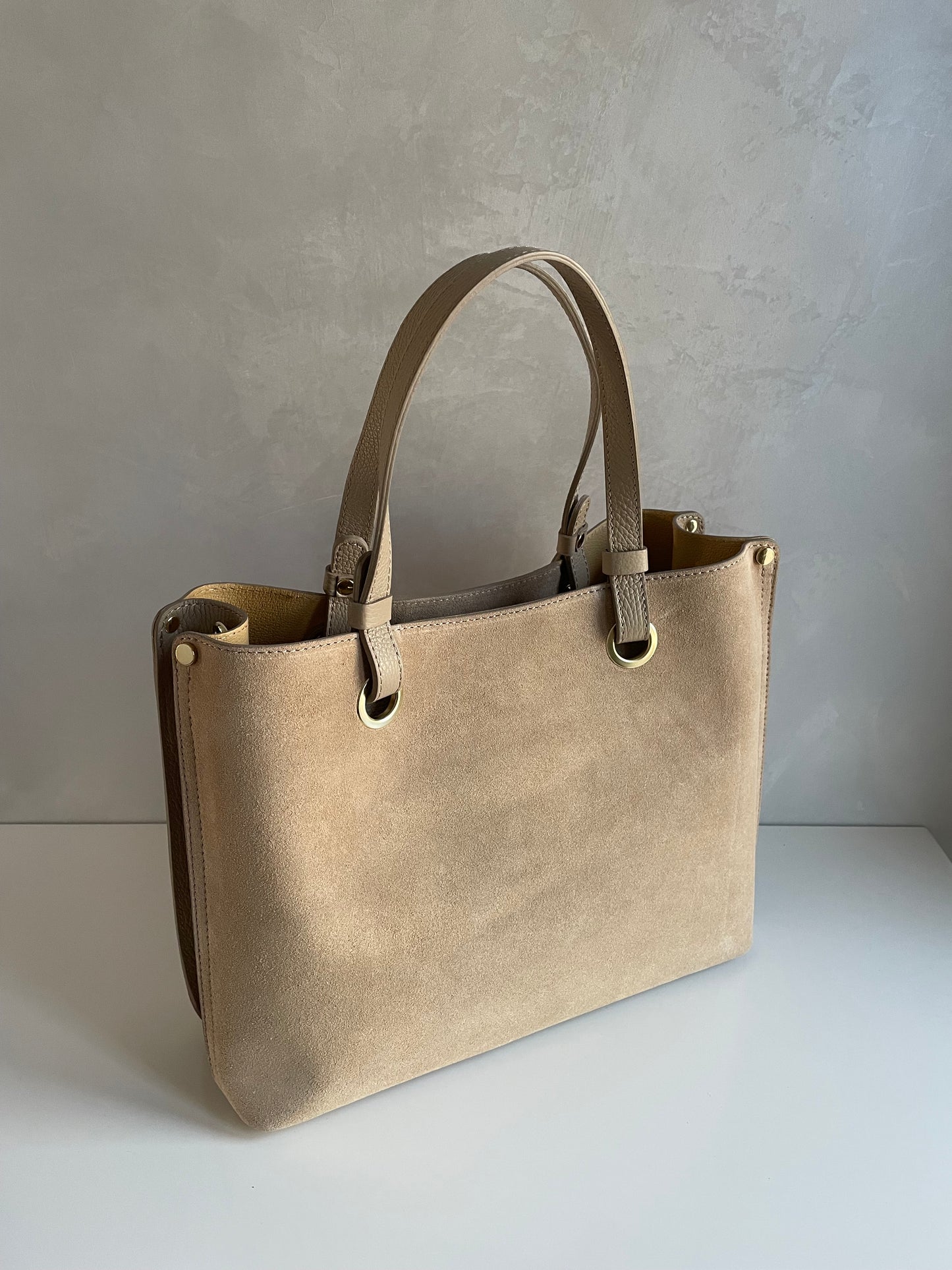 BORSA A SPALLA CARLA IN CAMOSCIO