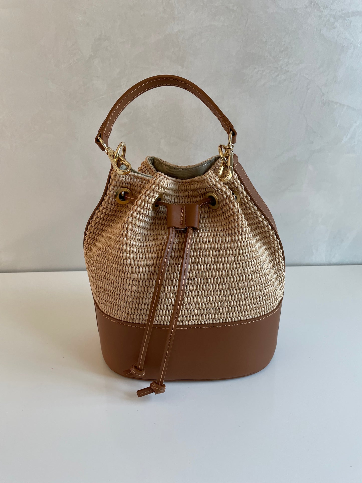 BORSA A SECCHIELLO SARA IN RAFIA E PELLE