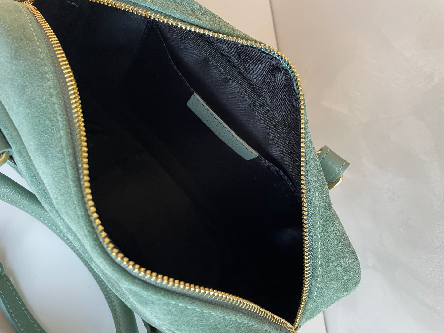 BAULETTO A MANO AURY IN CAMOSCIO CON TRACOLLA