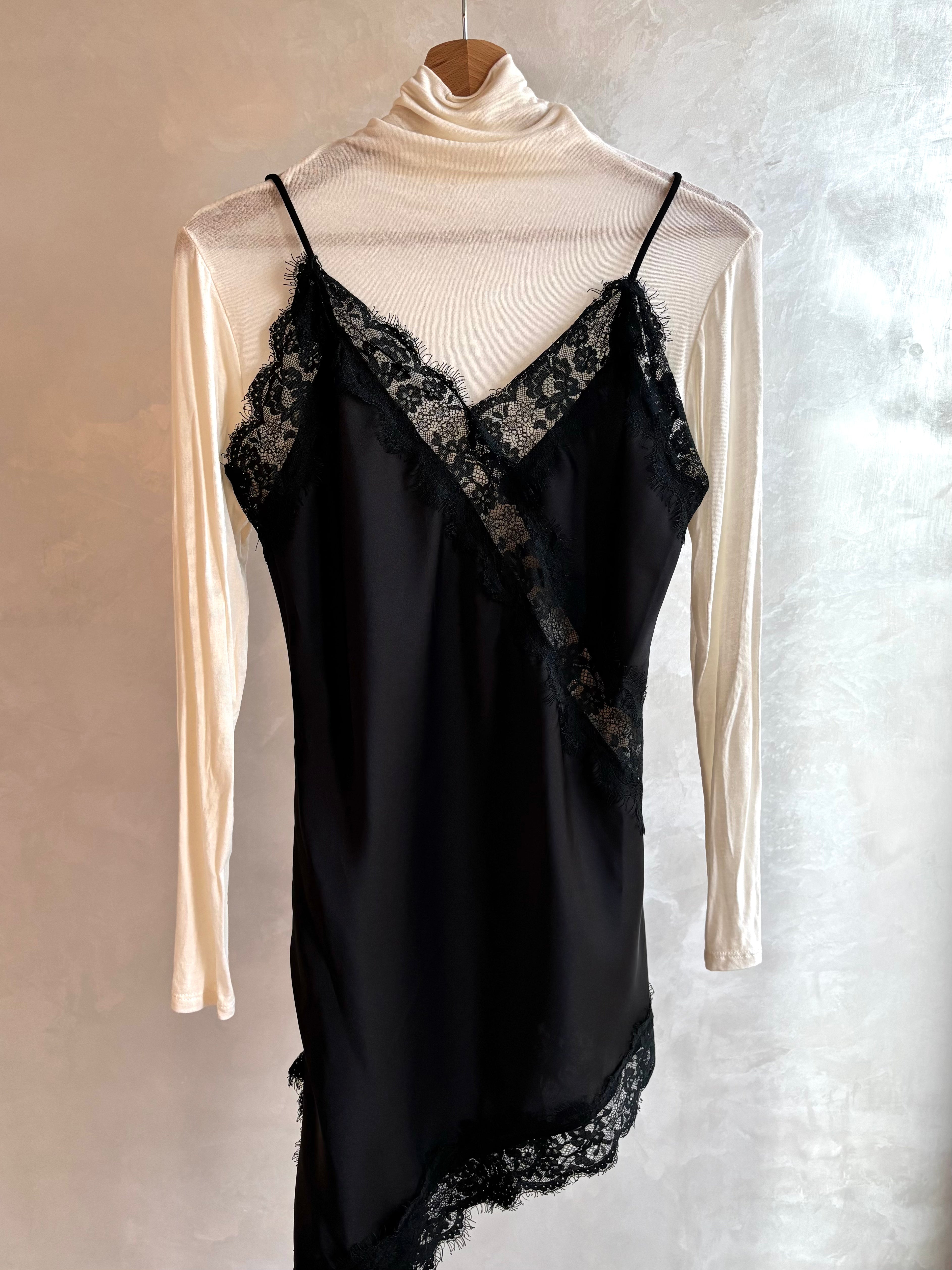 VESTITO SATINATO PIZZO ASIMMETRICO