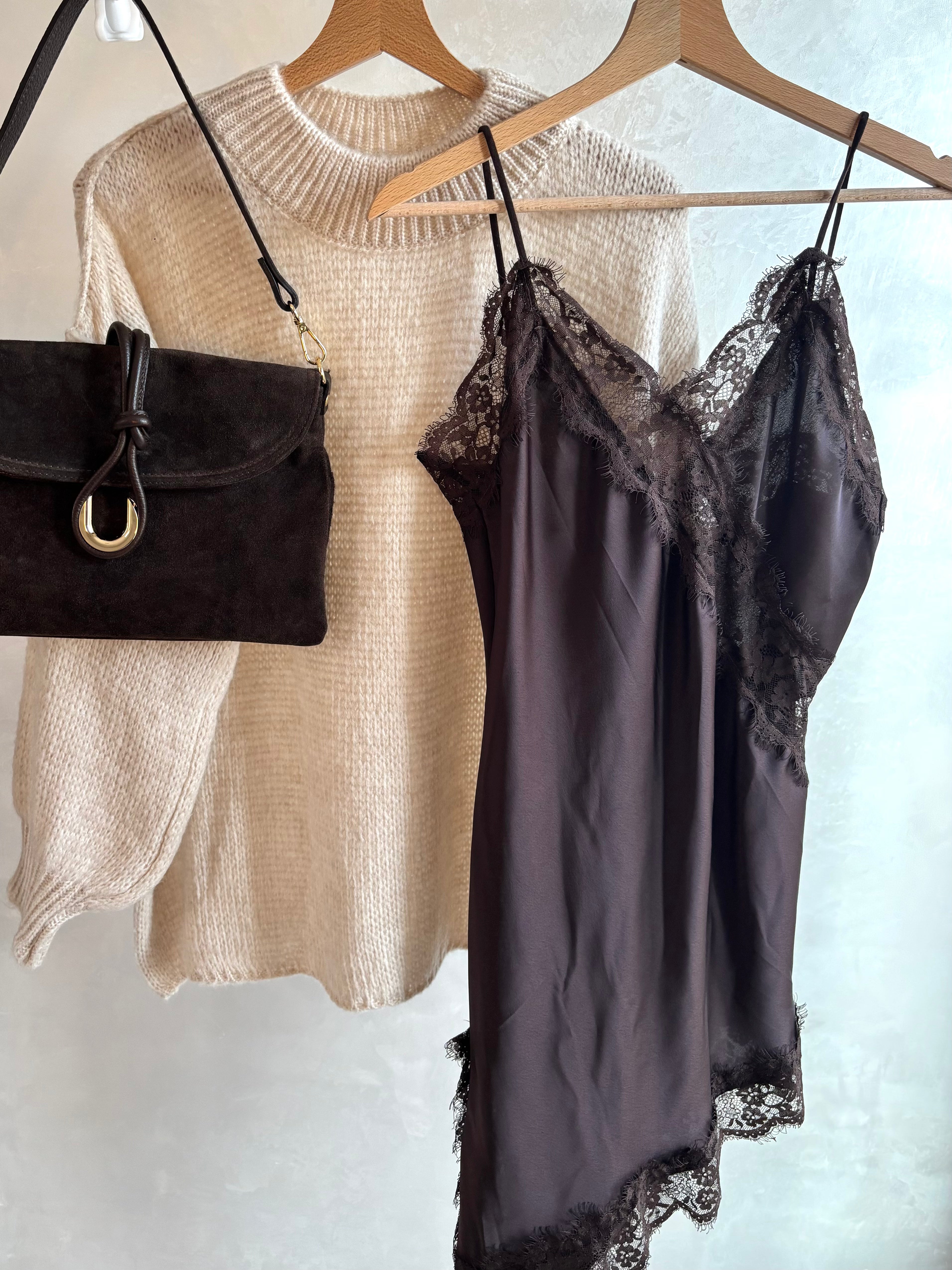 VESTITO SATINATO PIZZO ASIMMETRICO