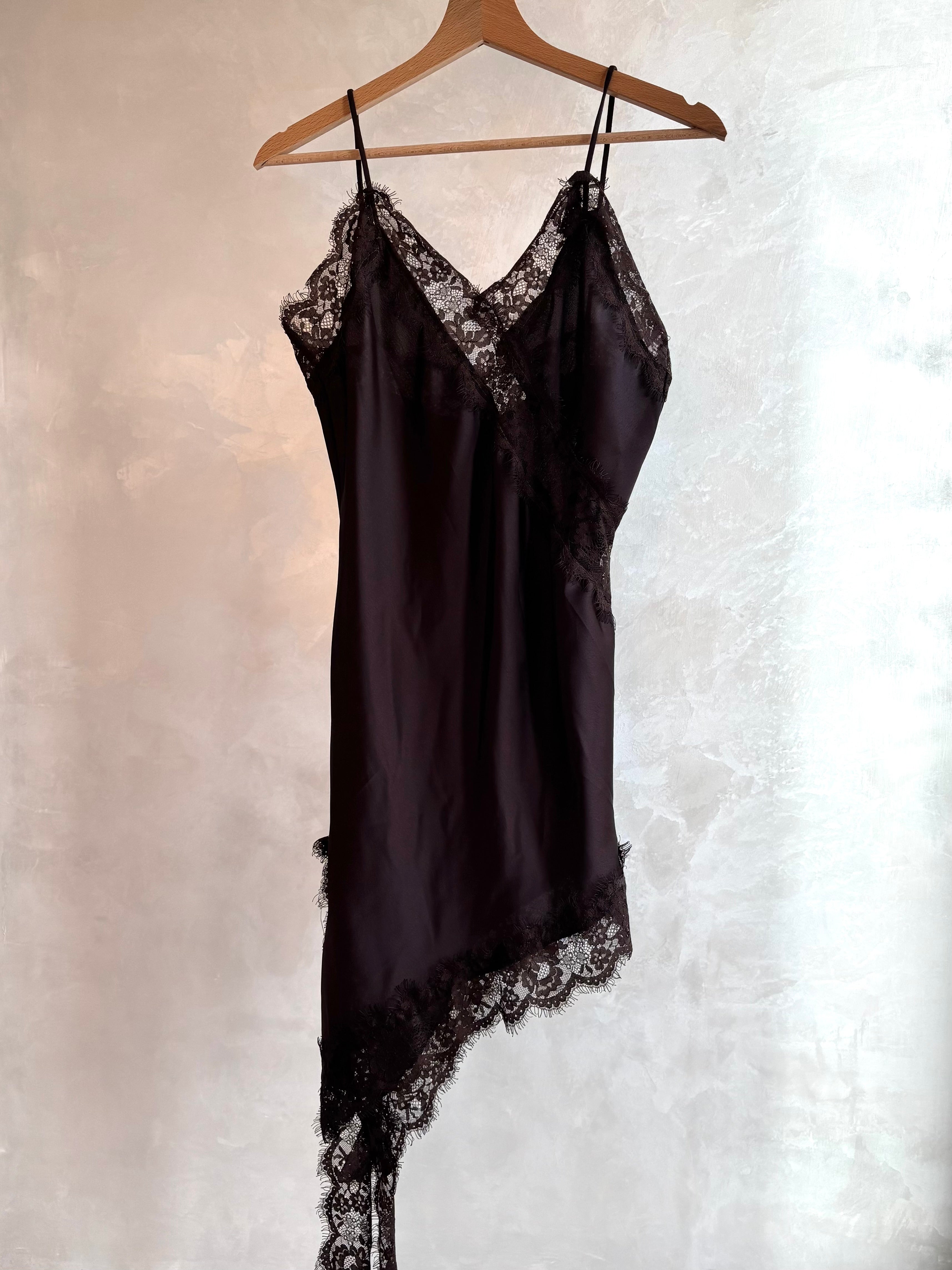 VESTITO SATINATO PIZZO ASIMMETRICO