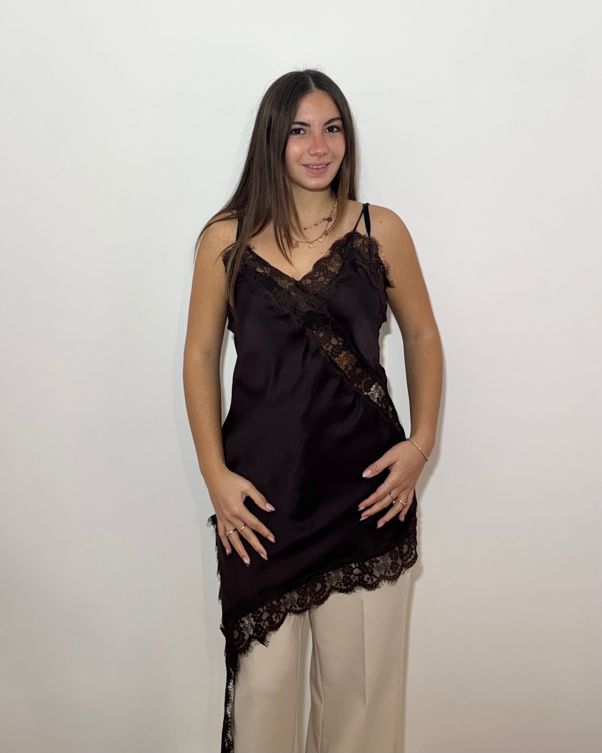 VESTITO SATINATO PIZZO ASIMMETRICO